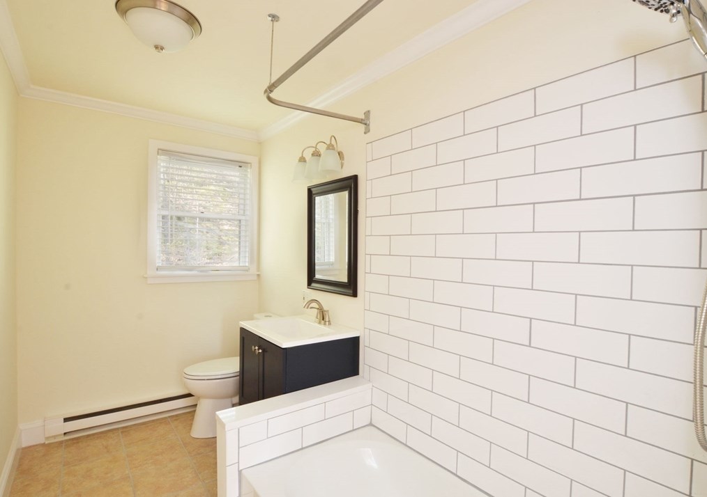 226 Pimlico Pond Rd, Mashpee MA 02649-2160 exterior