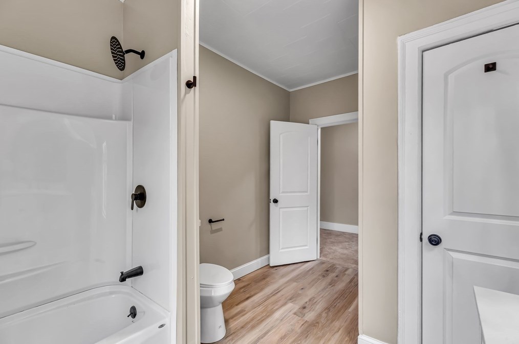 59 Pne St, Holyoke MA 01040-3934 exterior