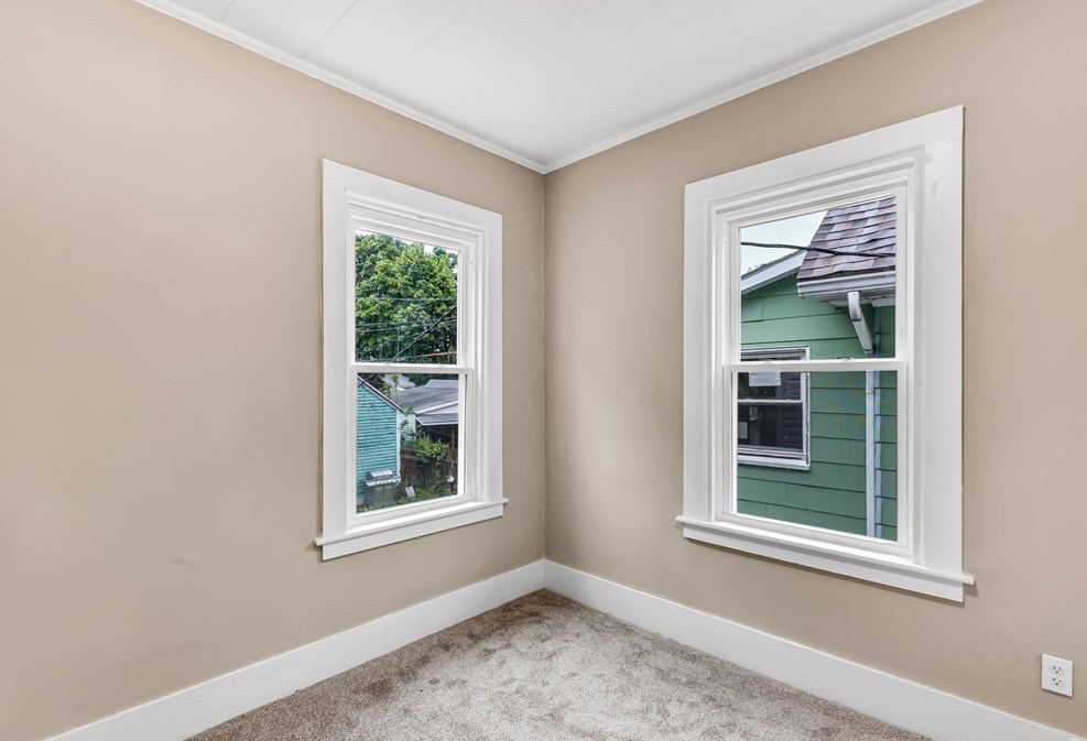 59 Pne St, Holyoke MA 01040-3934 exterior