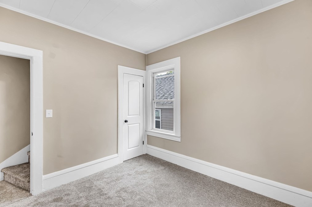 59 Pne St, Holyoke MA 01040-3934 exterior