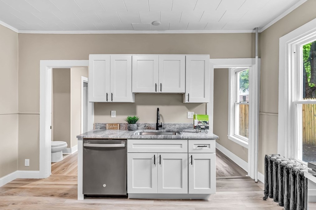 59 Pne St, Holyoke MA 01040-3934 exterior