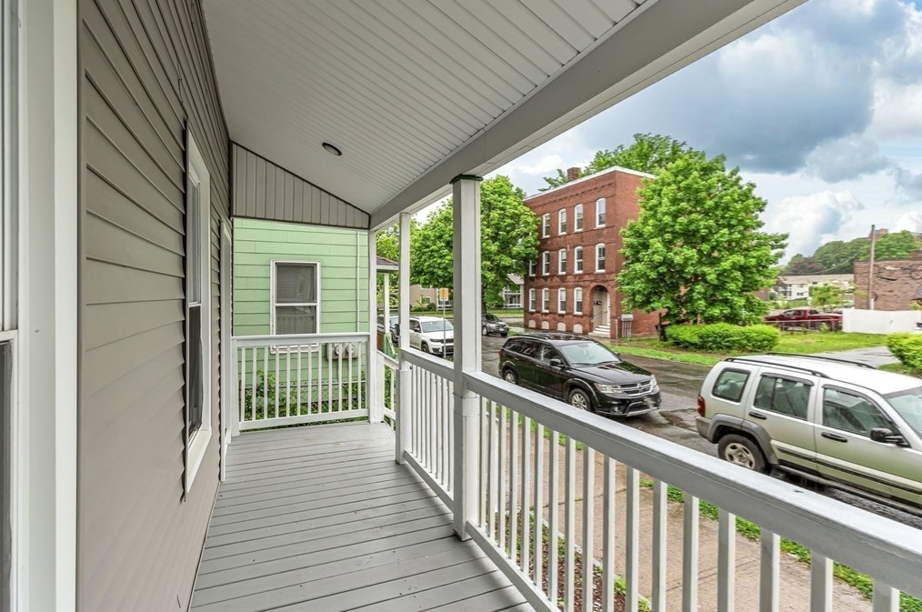 59 Pne St, Holyoke MA 01040-3934 exterior