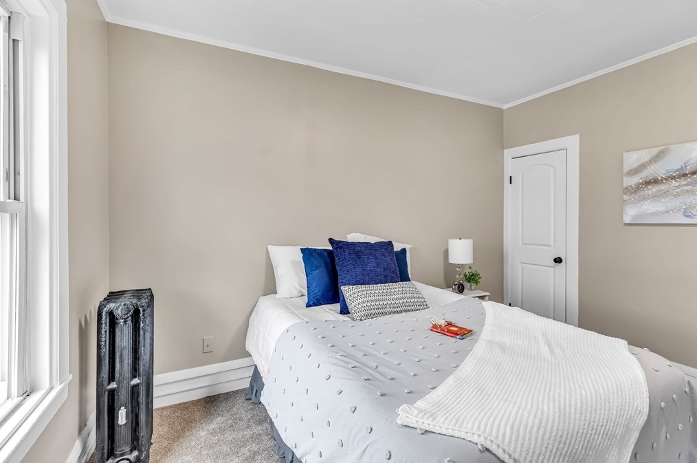 59 Pne St, Holyoke MA 01040-3934 exterior