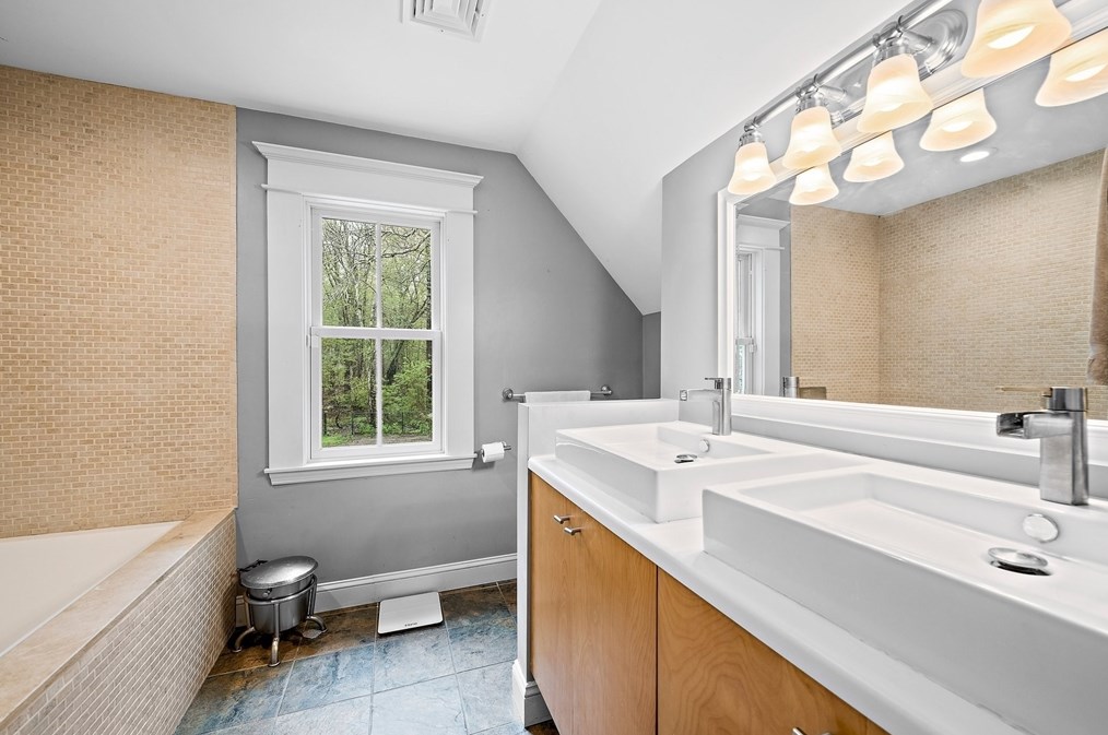 62 Cornet Stetson Rd, Scituate MA 02066-4452 exterior