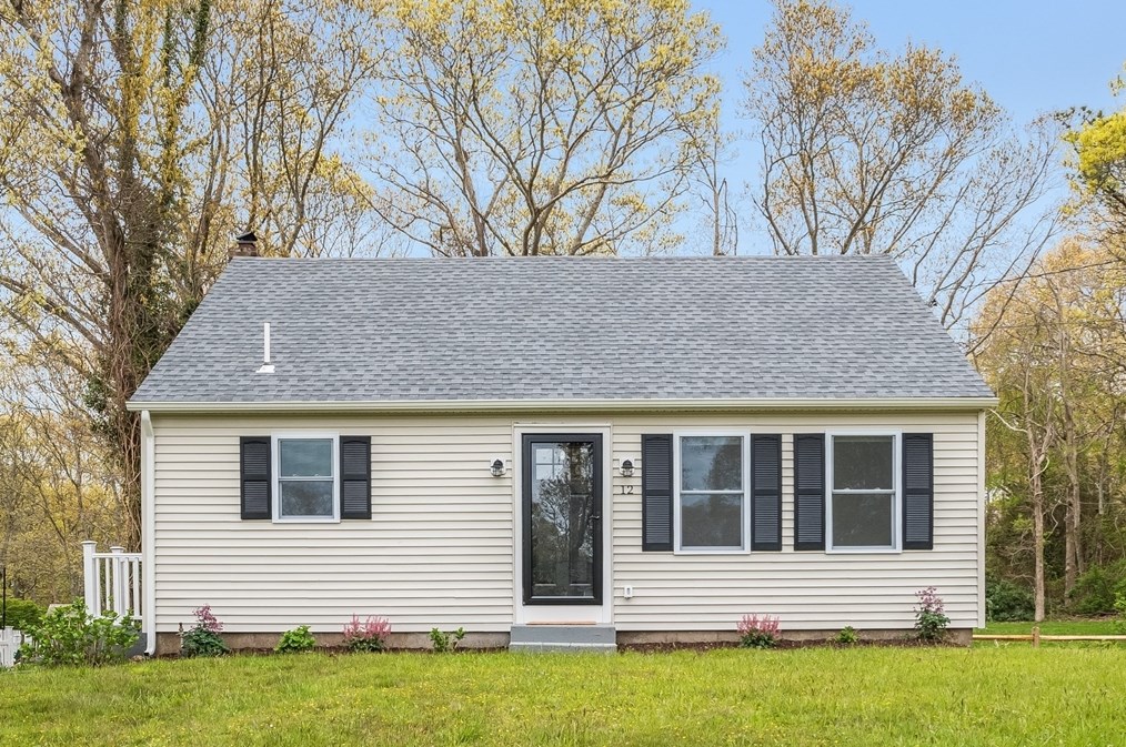 12 Tyler Dr, Sandwich MA  02563-1848 exterior