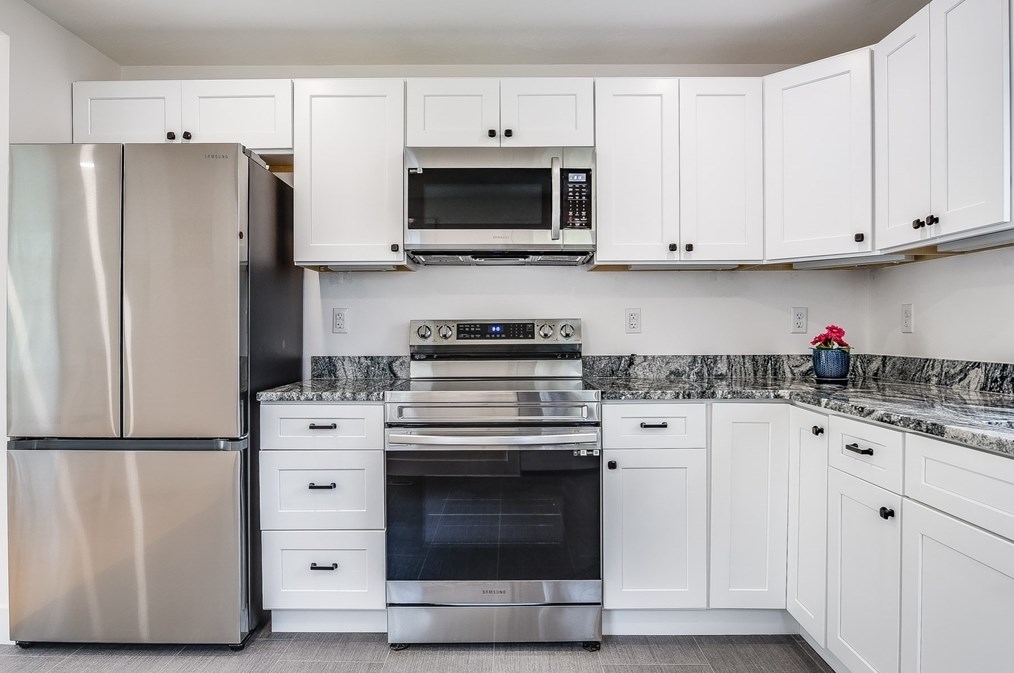 12 Tyler Dr, Sandwich MA  02563-1848 exterior