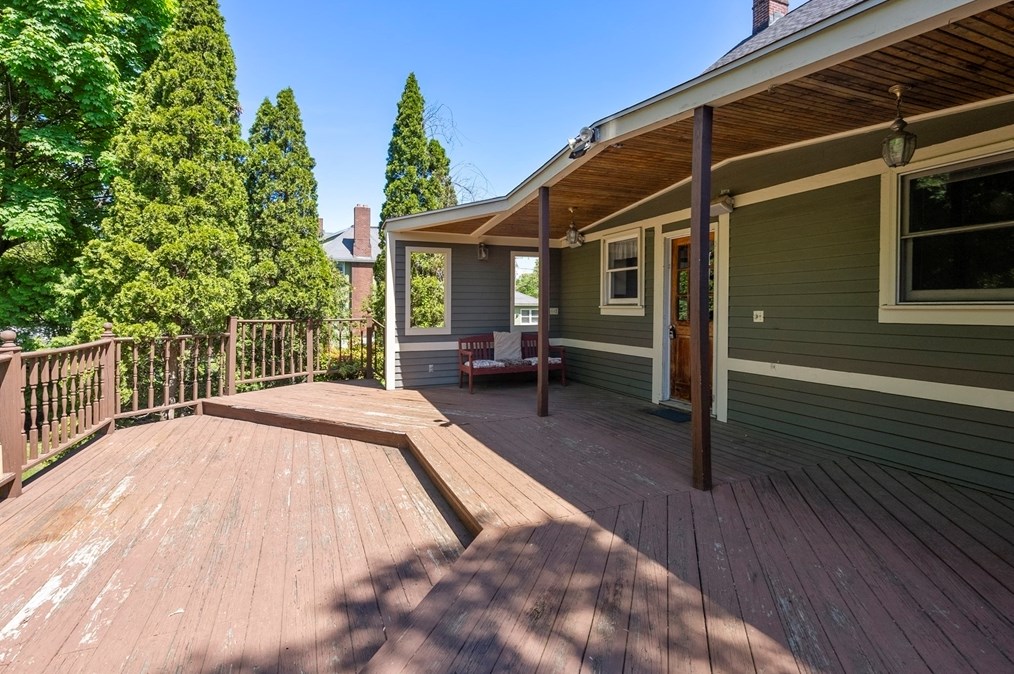 314 Springfield St, Chicopee MA 01013-2834 exterior