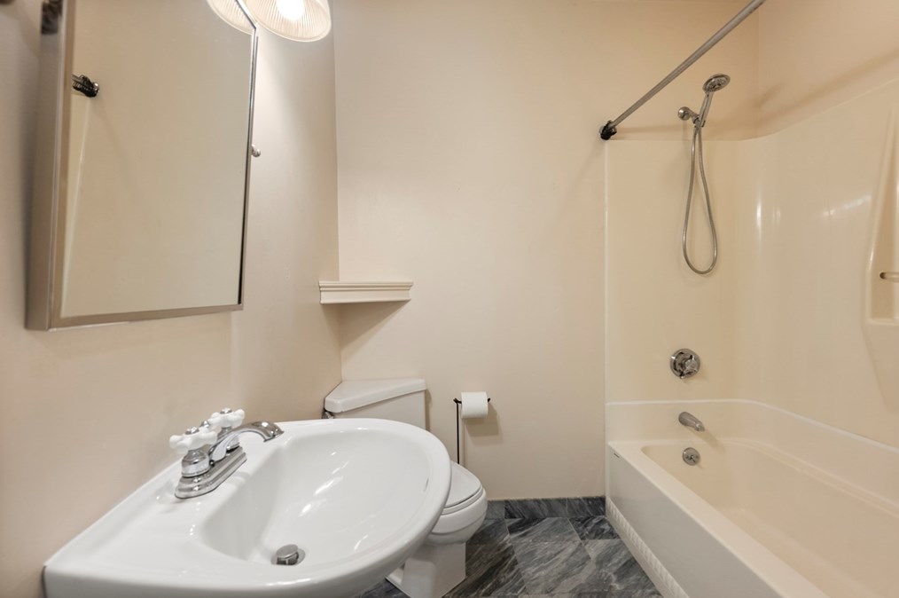 314 Springfield St, Chicopee MA 01013-2834 exterior