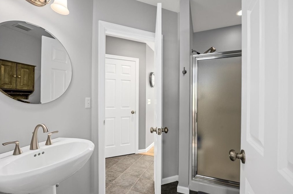 132 Pleasant St, Northborough MA 01532-1736 exterior