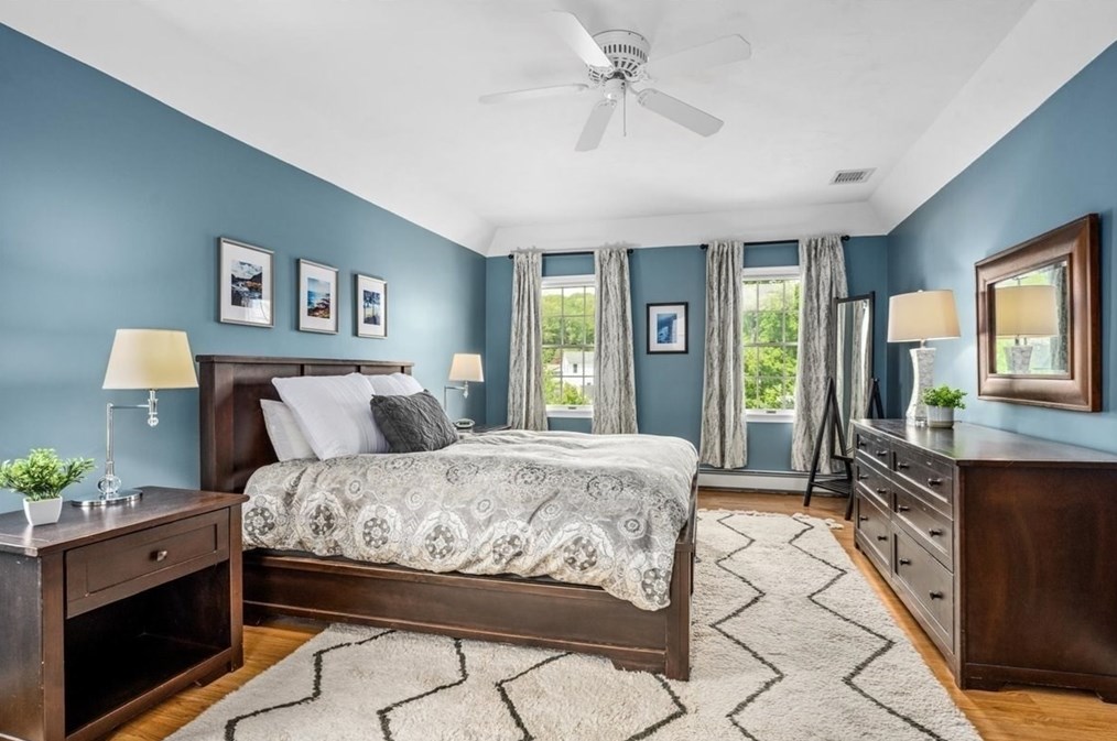 132 Pleasant St, Northborough MA 01532-1736 exterior