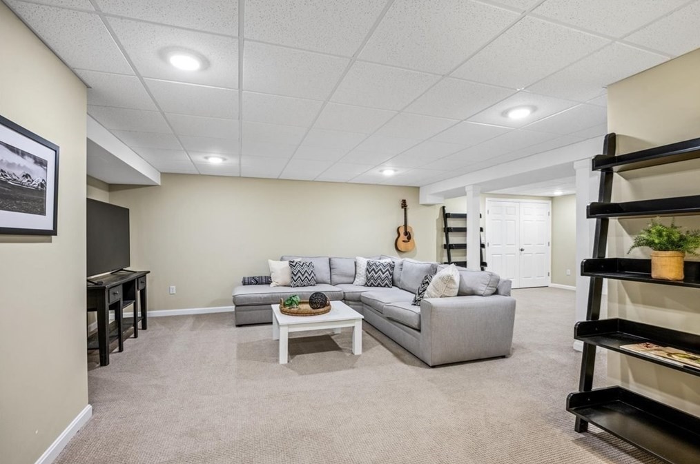 132 Pleasant St, Northborough MA 01532-1736 exterior