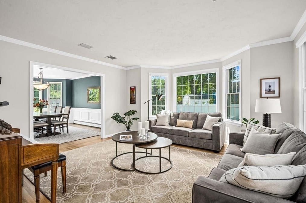 132 Pleasant St, Northborough MA 01532-1736 exterior