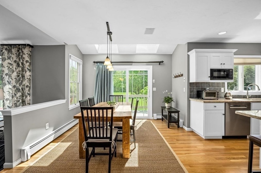 132 Pleasant St, Northborough MA 01532-1736 exterior