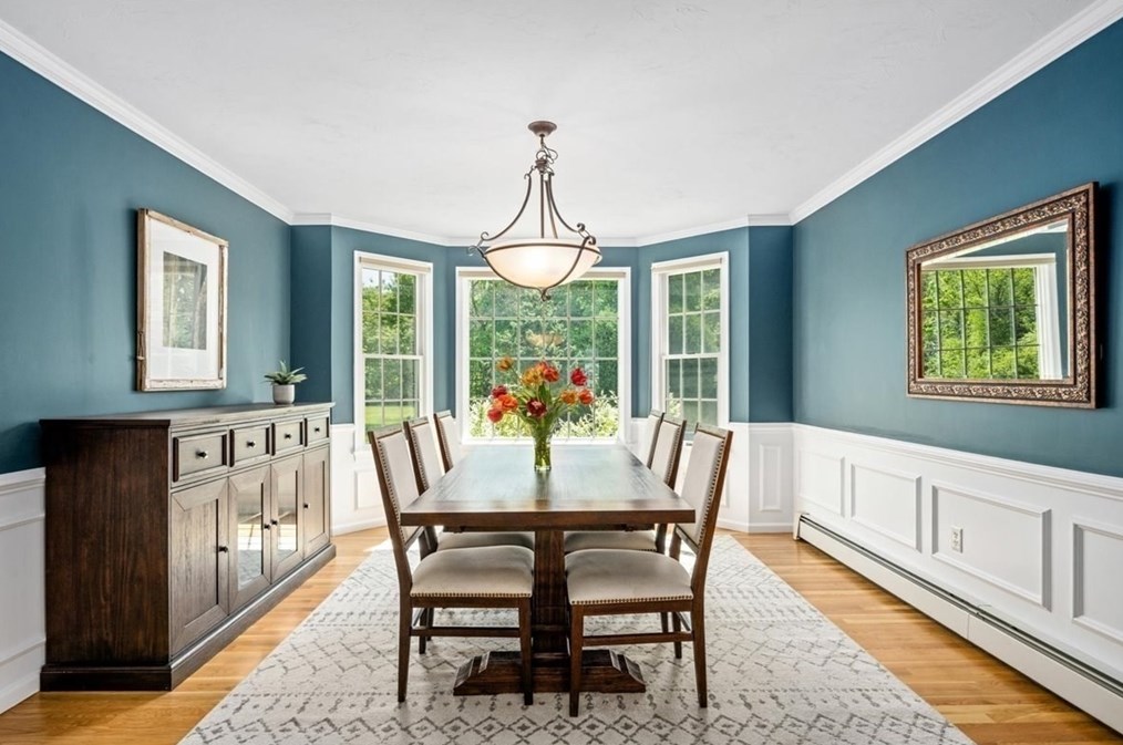 132 Pleasant St, Northborough MA 01532-1736 exterior