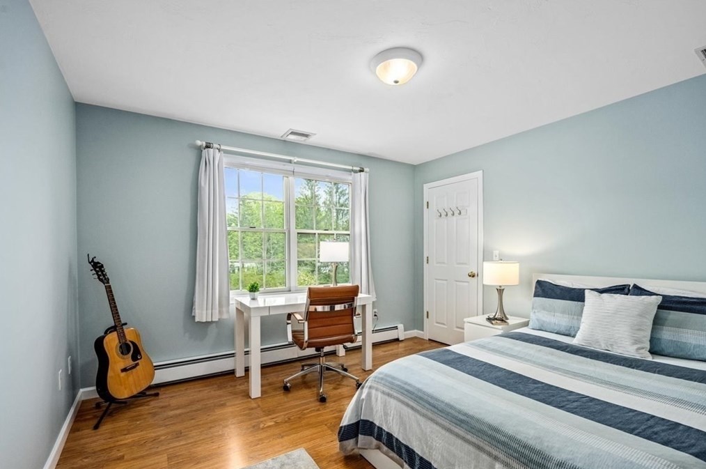 132 Pleasant St, Northborough MA 01532-1736 exterior