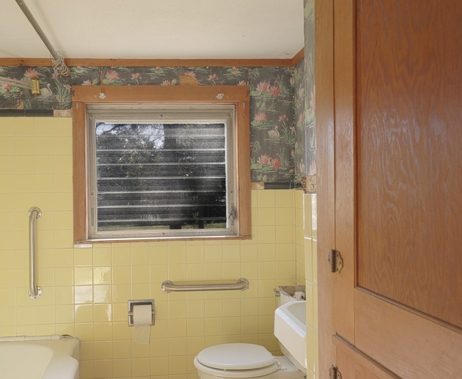 827 Shr Rd, Bourne MA 02559-1703 exterior