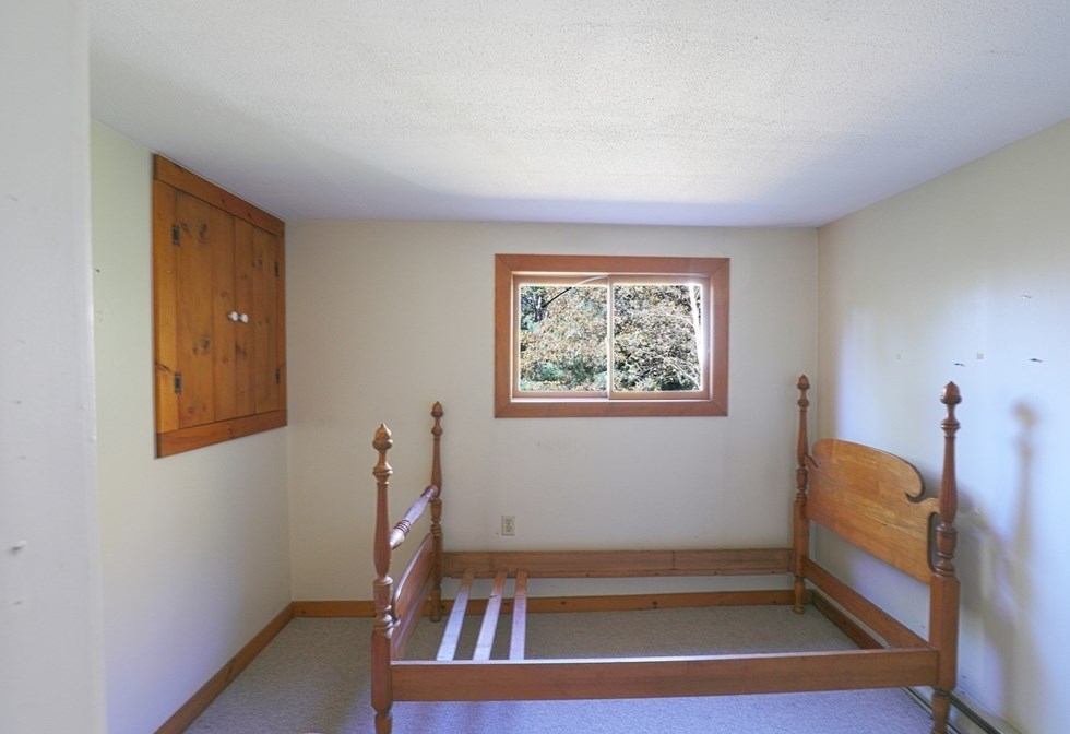 827 Shr Rd, Bourne MA 02559-1703 exterior