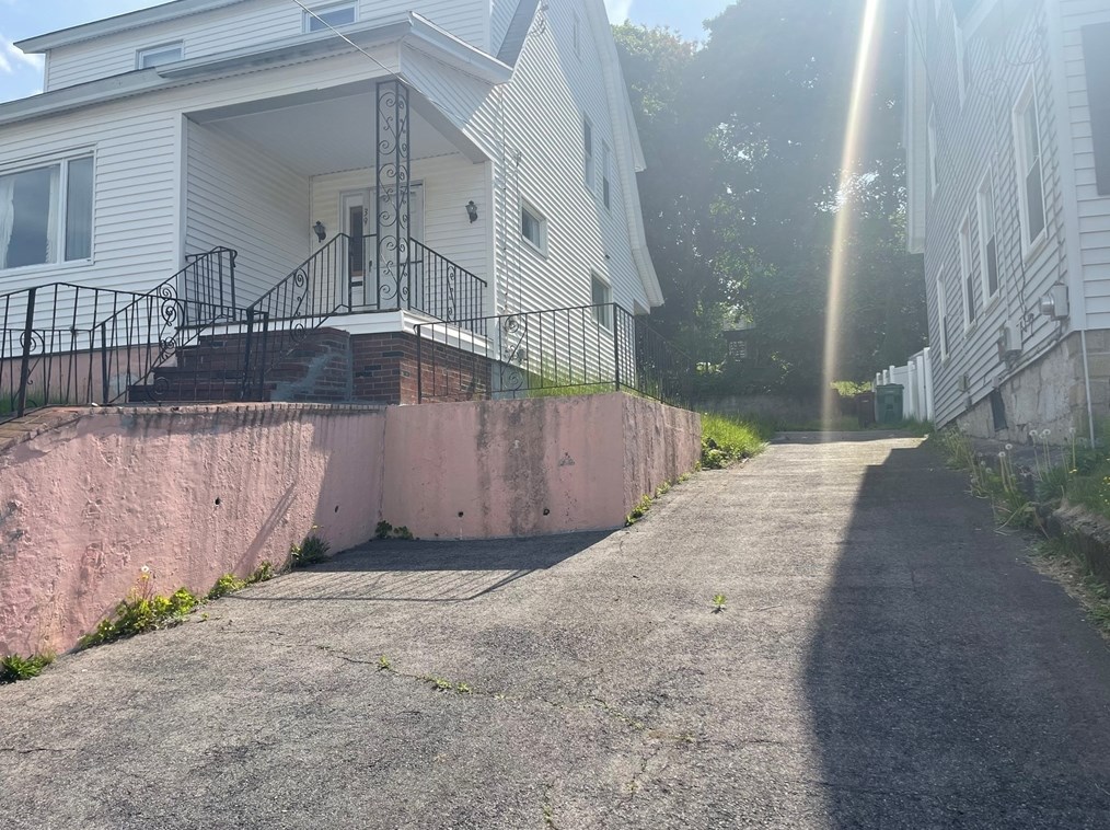 39 Fremont St, Lowell MA 01850-2529 exterior