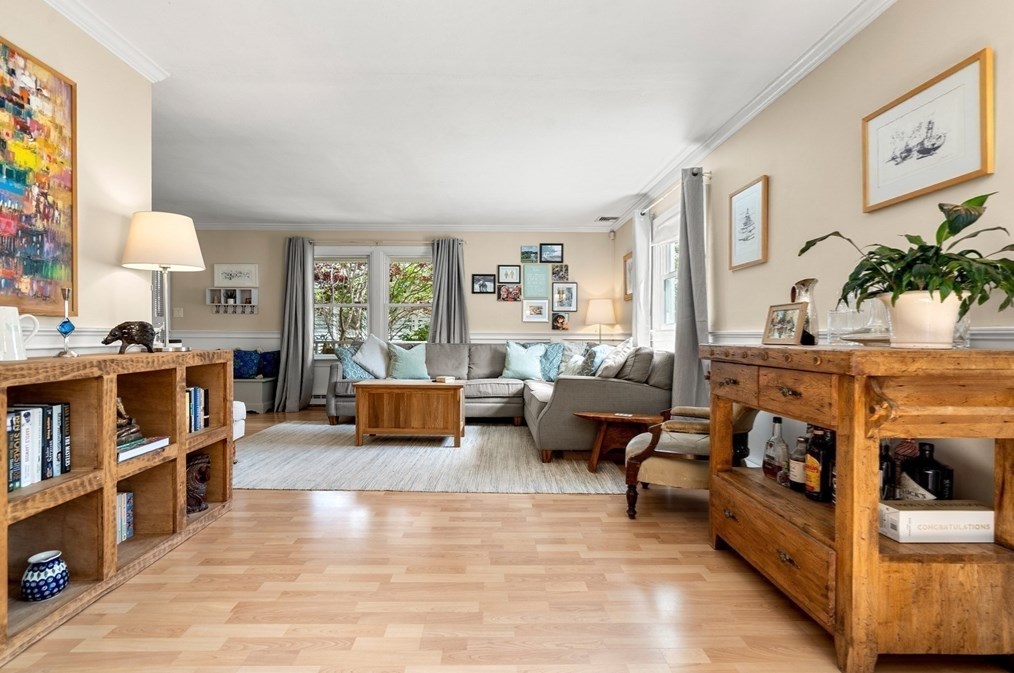 45 Evans Rd, Marblehead MA 01945-2447 exterior