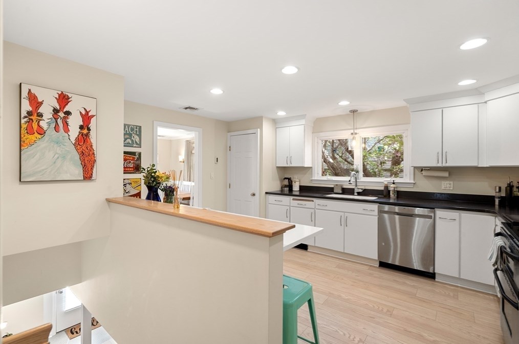 45 Evans Rd, Marblehead MA 01945-2447 exterior