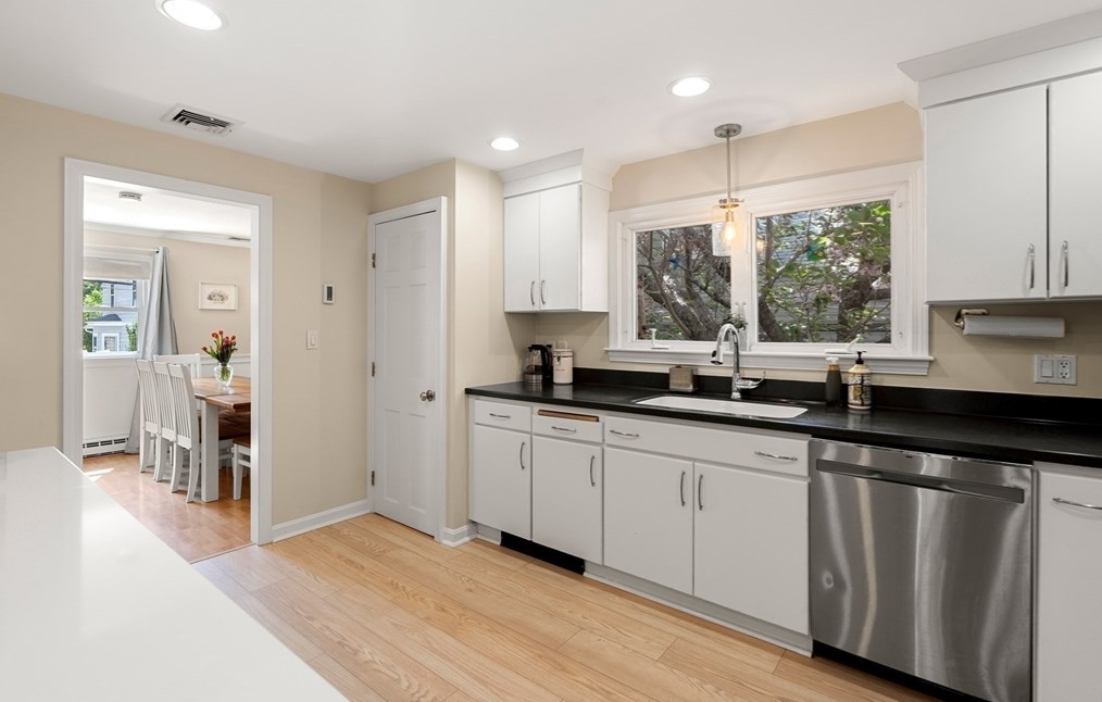 45 Evans Rd, Marblehead MA 01945-2447 exterior