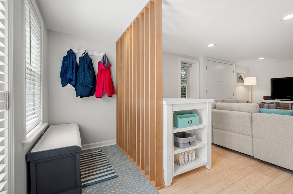 45 Evans Rd, Marblehead MA 01945-2447 exterior