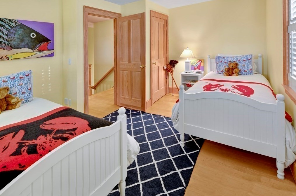 5 Llewellyn Way, Marthas Vineyard MA 02539-7135 exterior