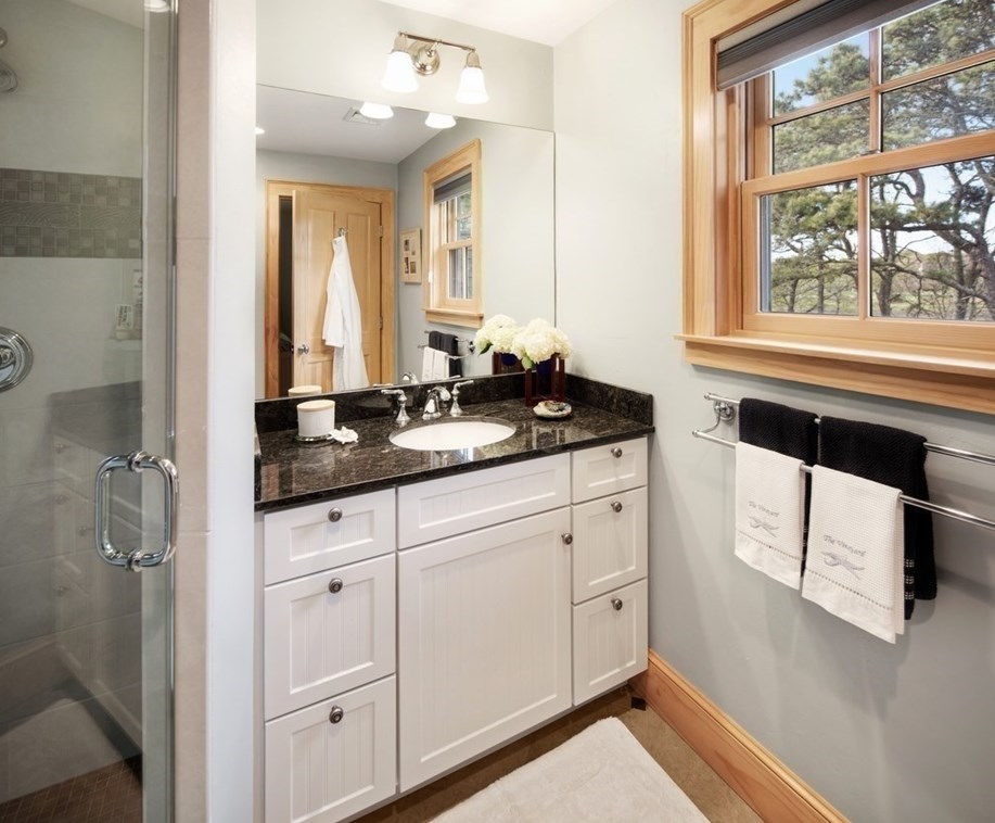 5 Llewellyn Way, Marthas Vineyard MA 02539-7135 exterior