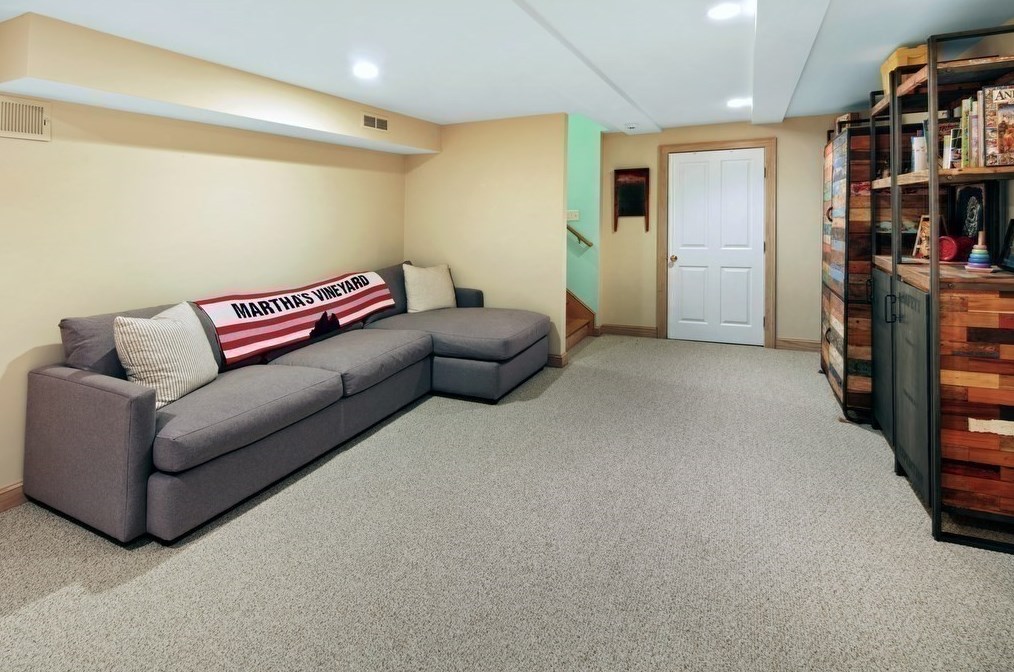 5 Llewellyn Way, Marthas Vineyard MA 02539-7135 exterior