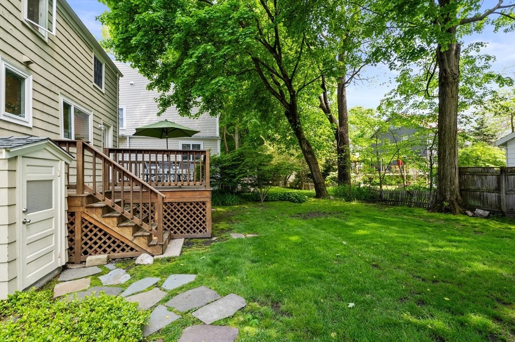 17 Charlotte Rd, Newton MA 02459-1707 exterior