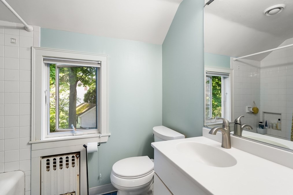 17 Charlotte Rd, Newton MA 02459-1707 exterior