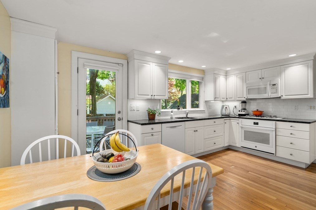 17 Charlotte Rd, Newton MA 02459-1707 exterior