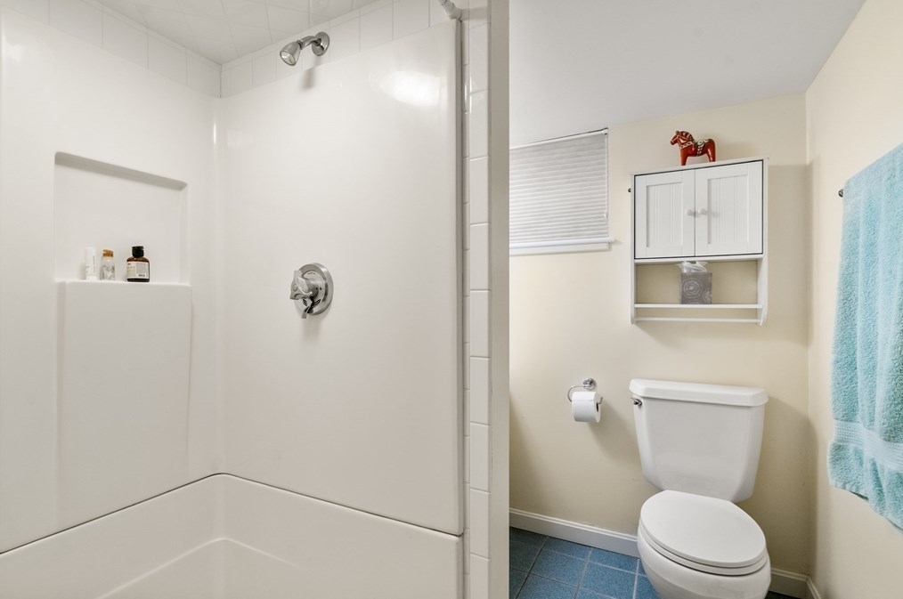 17 Charlotte Rd, Newton MA 02459-1707 exterior