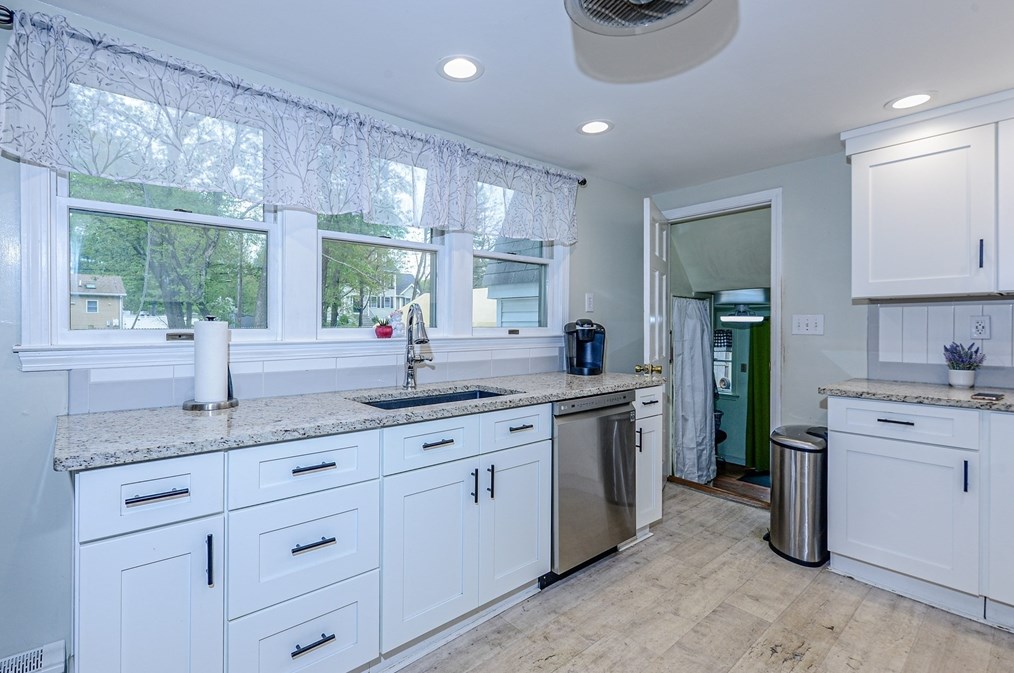 9 Rahway Rd, Burlington MA 01803-2040 exterior