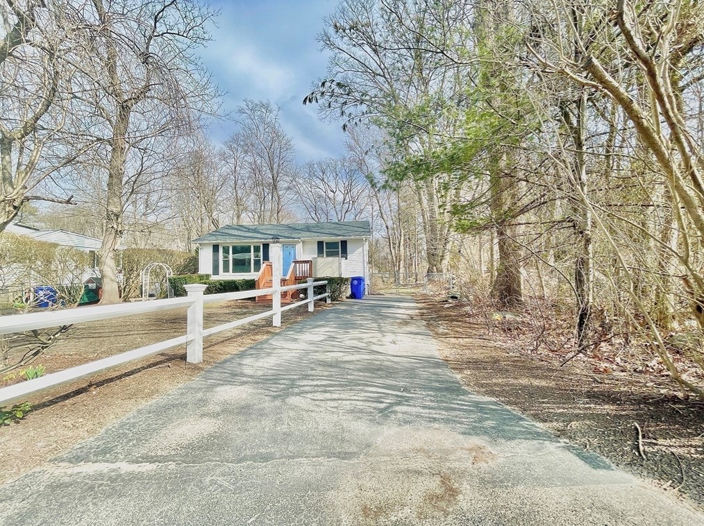 595 South St, Holbrook MA  02343-1309 exterior