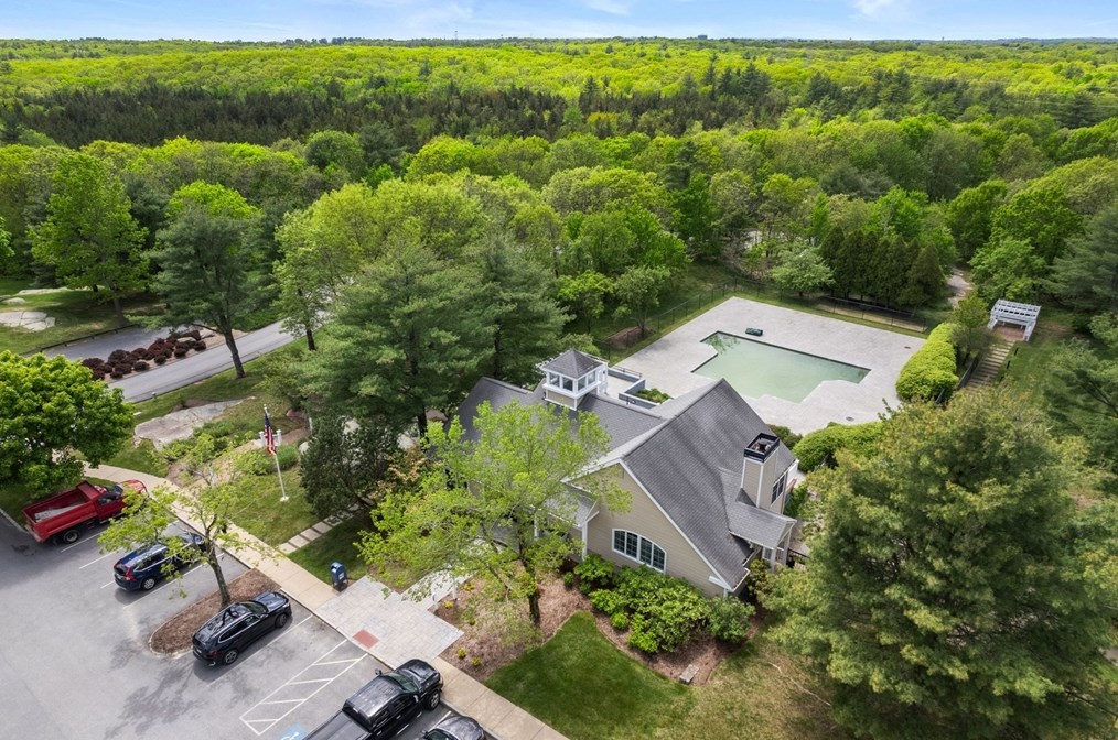 61 Bradford Commons Ln, Braintree MA  02184-8256 exterior