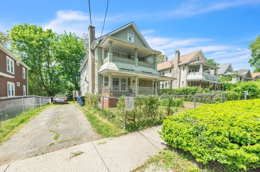 92 Clifton Ave, Springfield MA  01105-1909 exterior