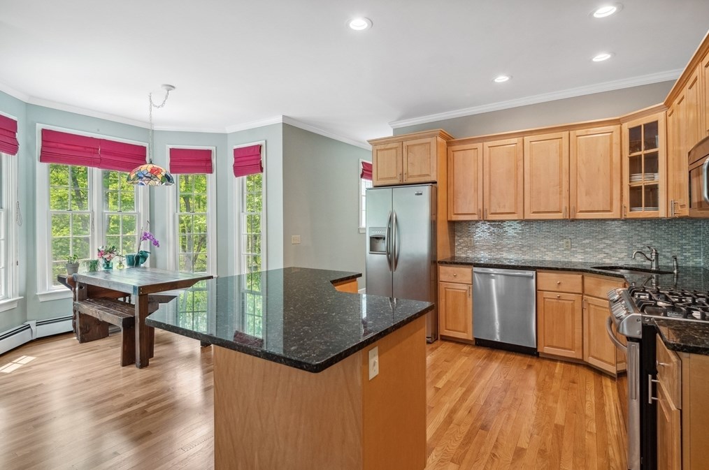 40 Robincrest Ct, Seekonk MA 02771-1322 exterior