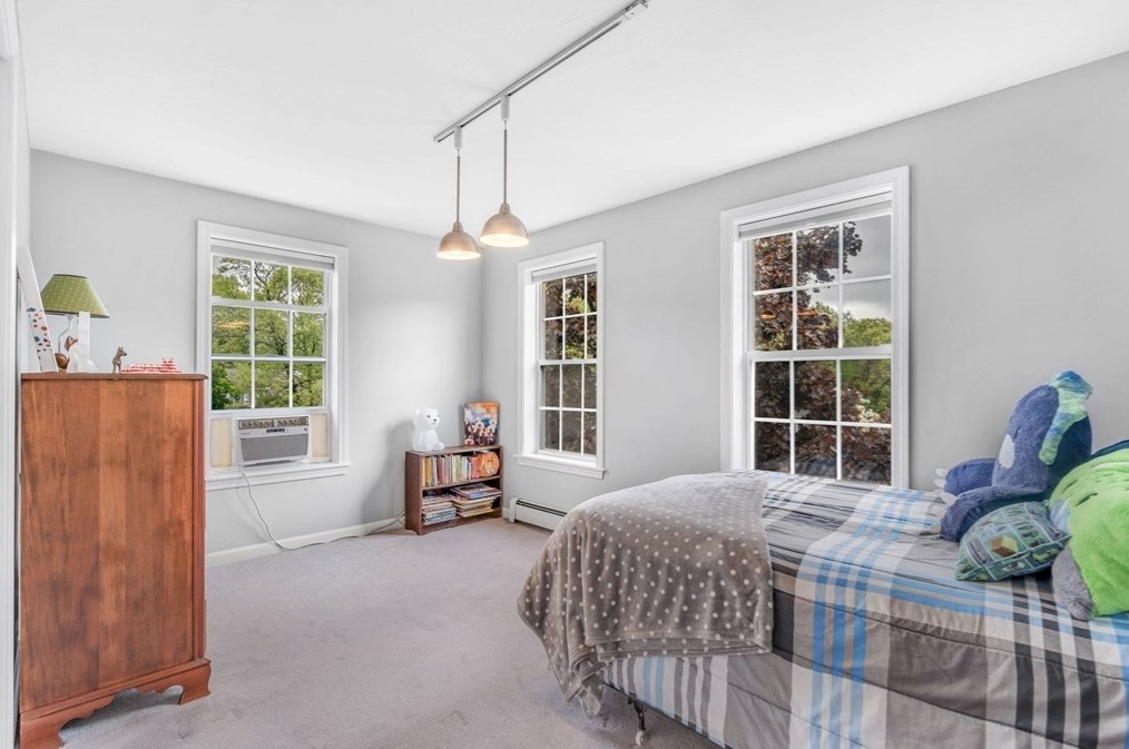 39 Saddlebred Dr, Leominster MA  01453-3494 exterior