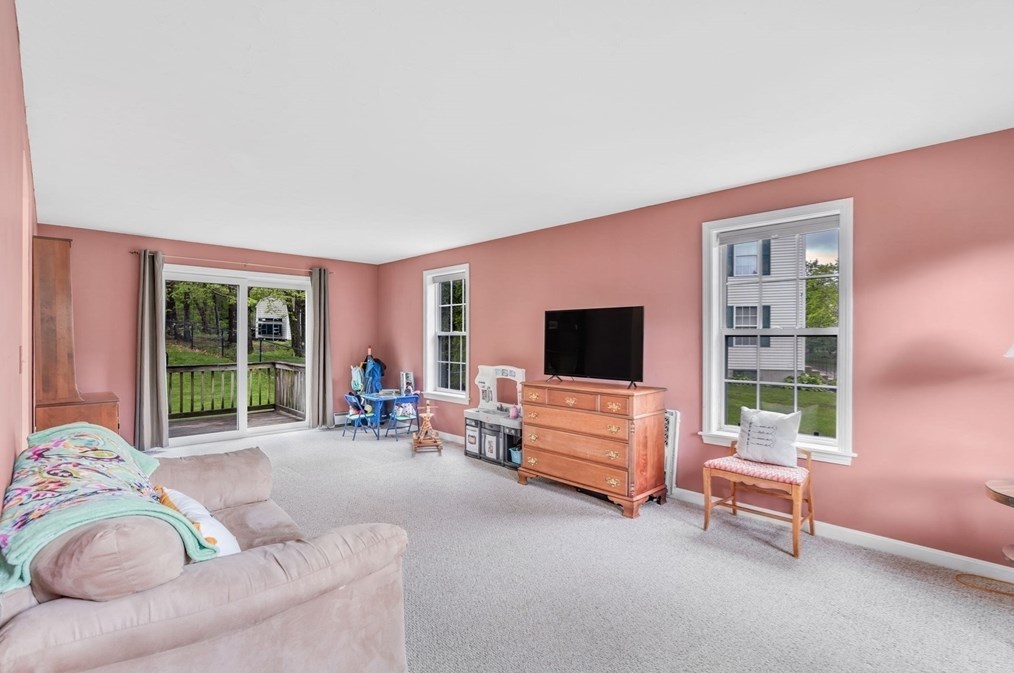 39 Saddlebred Dr, Leominster MA  01453-3494 exterior