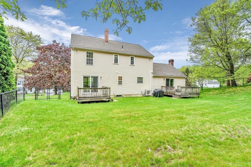 39 Saddlebred Dr, Leominster MA  01453-3494 exterior