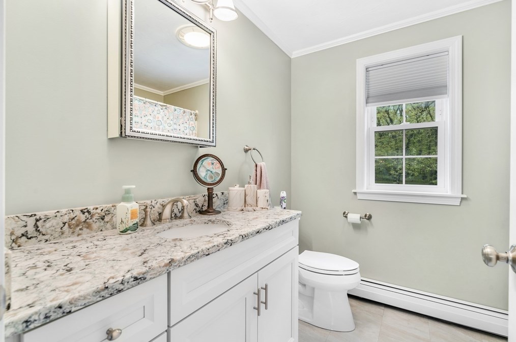 39 Saddlebred Dr, Leominster MA  01453-3494 exterior