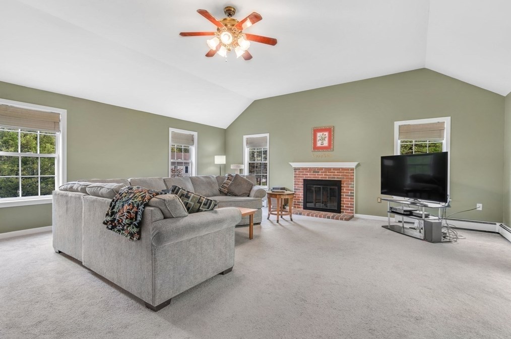 39 Saddlebred Dr, Leominster MA  01453-3494 exterior