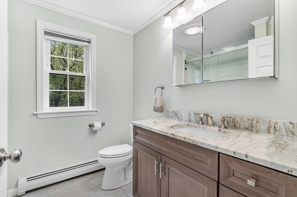 39 Saddlebred Dr, Leominster MA  01453-3494 exterior