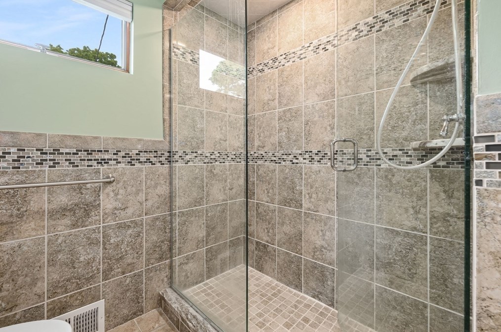 133 Lk St, Peabody MA 01960-3604 exterior