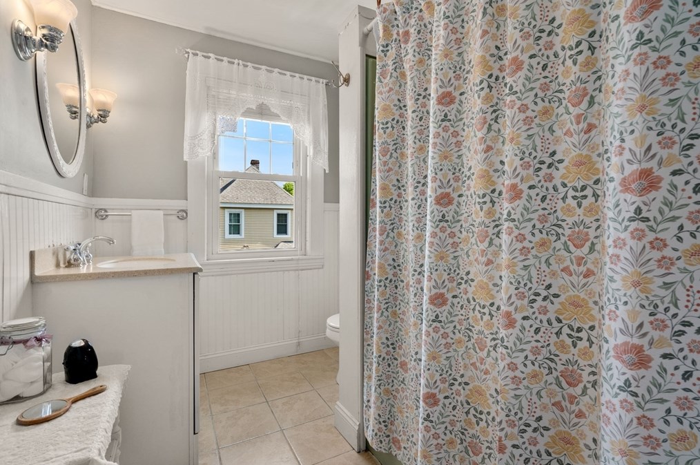 1 Brighton Rd, Worcester MA  01606-2128 exterior