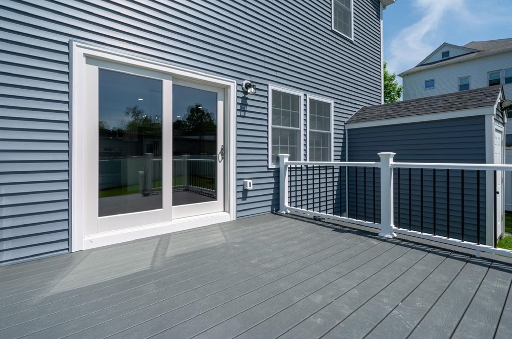 9 Hall St, Webster MA  01570-2330 exterior