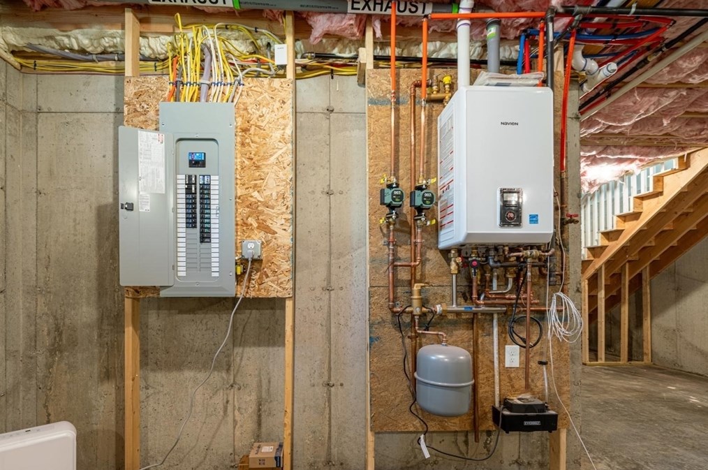 9 Hall St, Webster MA  01570-2330 exterior