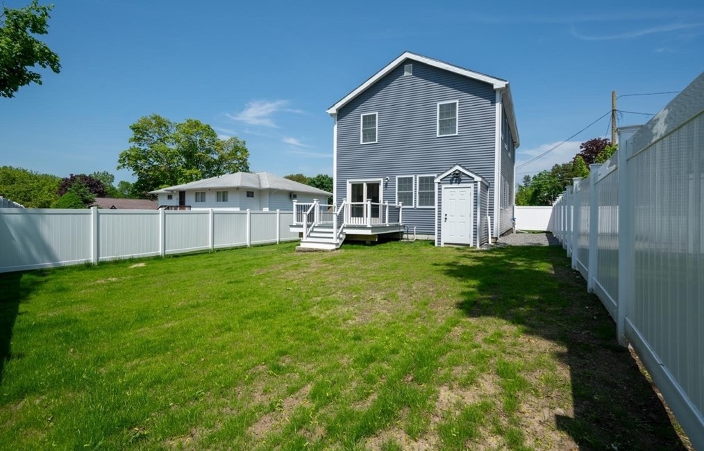 9 Hall St, Webster MA  01570-2330 exterior