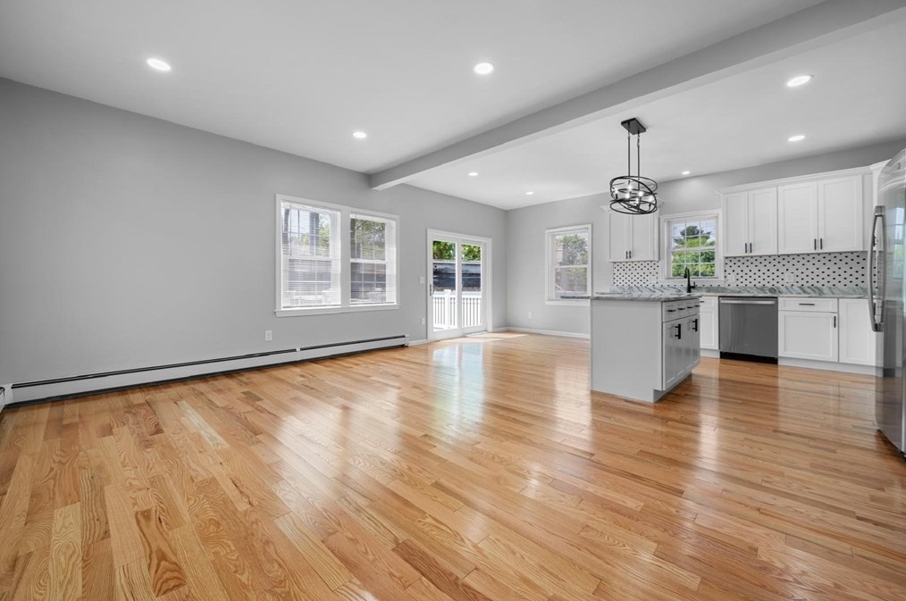 9 Hall St, Webster MA  01570-2330 exterior